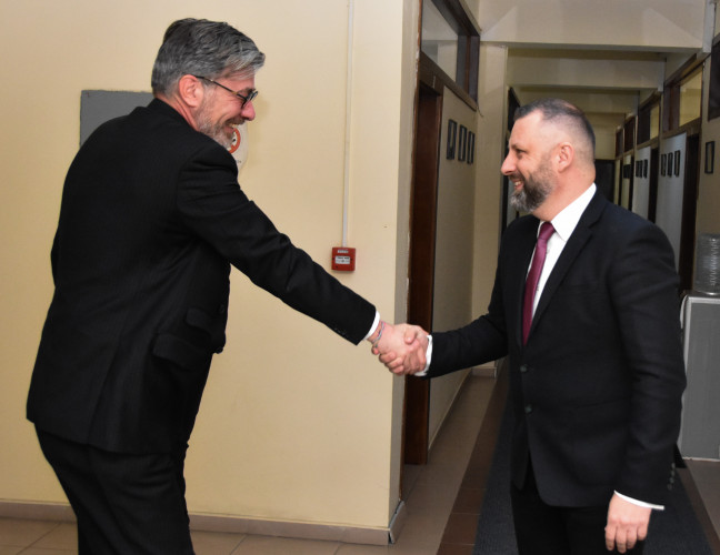 Ministar za zajedncie i povratak Dalibor Jevtić sa ambasadorom Nemačke na Kosovu Kristijanom Heldom Ministar za zajedncie i povratak Dalibor Jevtić sa ambasadorom Nemačke na Kosovu Kristijanom Heldom