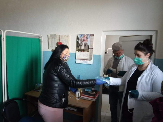 Kosovska Kamenica - Podela zaštitnih maski za zdravstvene radnike