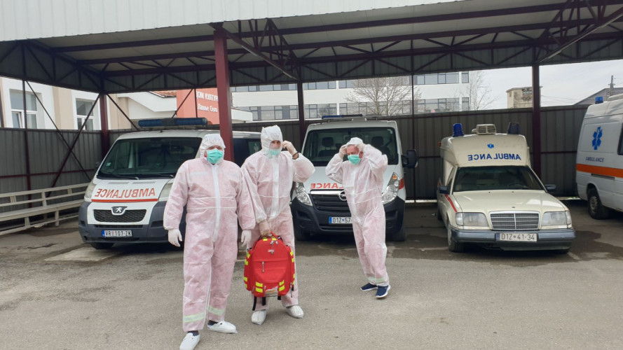 Radnici hitne pomoći pred izlazak na teren Radnici hitne pomoći pred izlazak na teren