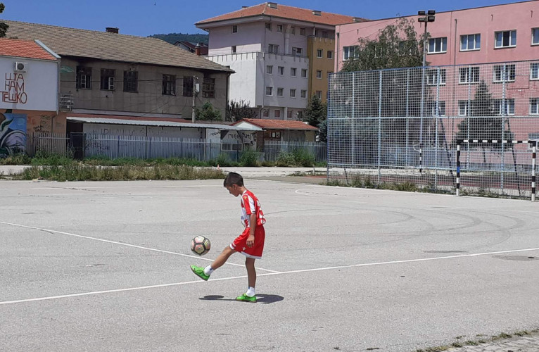 Filip Kostić na Ploči kod Tehničke škole u KM