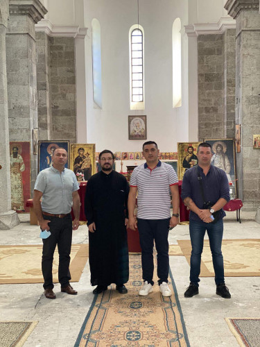 Spirić sa saradnicima u hramu Sv. Save u Južnoj Mitrovici