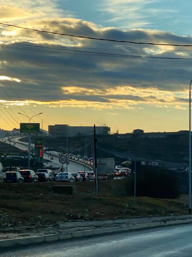Dugačke kolone automobiča zbog udesa kod Prištine Dugačke kolone automobiča zbog udesa kod Prištine