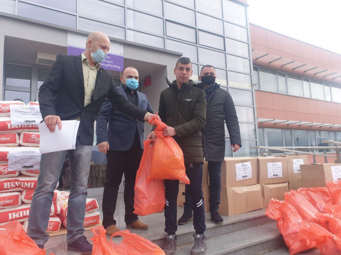 Udruženje Kraljevina Srbija - Paketi za ugrožene porodice i decu na KiM