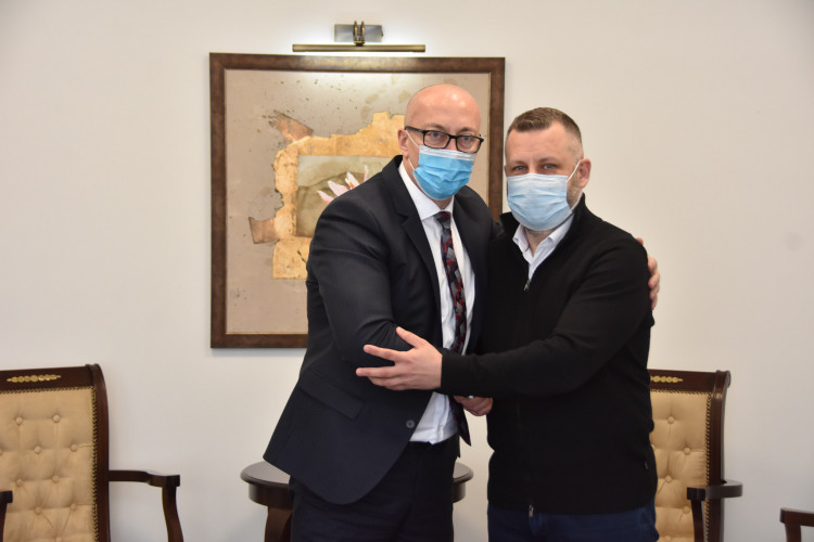 Rakić preuzeo dužnost ministra za povratak od Jevtića Rakić preuzeo dužnost ministra za povratak od Jevtića