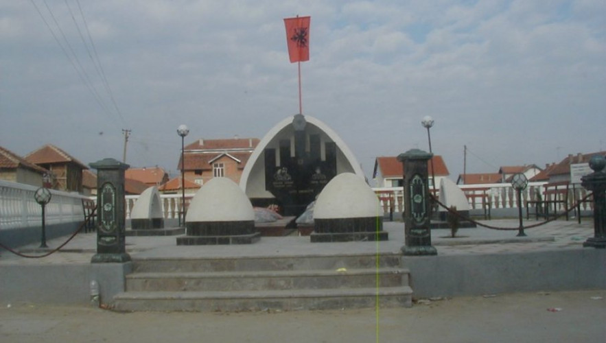 U Velikom Trnovcu već postoji spomenik Lešiju/Foto J. Stojković