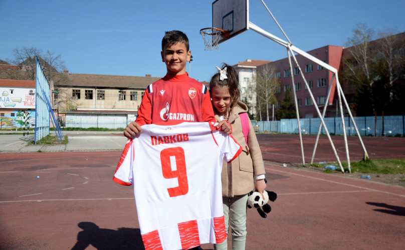  Filip Kostić dao dres Pavkova na aukciju za lečenje Magdalene Nedeljković