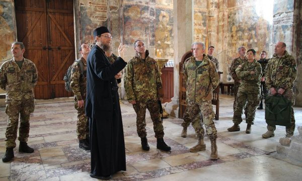 Vojnici Kfora u Visokim Dečanima