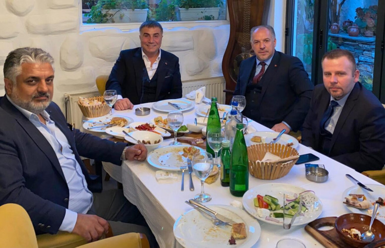 Peker u društvu kosovskih političara
