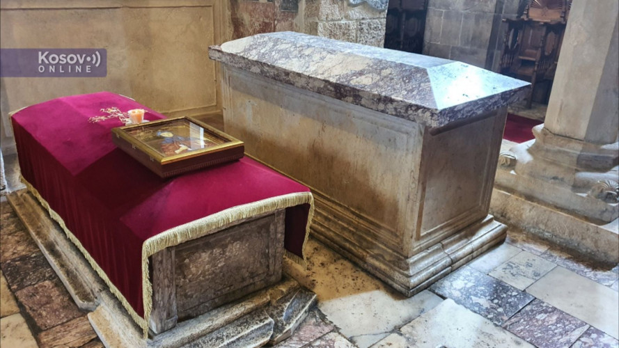 Mošti Svetog kralja Stefana Dečanskog i Svete Jelene Dečanske počivaju u Manastiru
