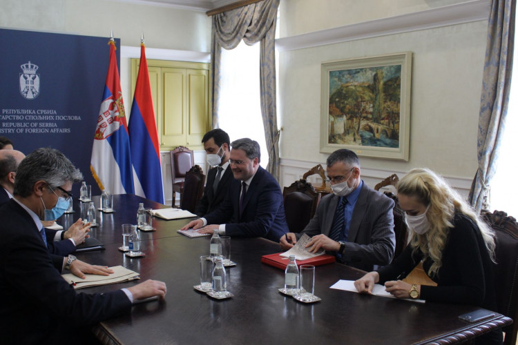 Ministar Selaković u razgovoru sa italijanskim ambasadorom Кarlom Lo Кašom Ministar Selaković u razgovoru sa italijanskim ambasadorom Кarlom Lo Кašom
