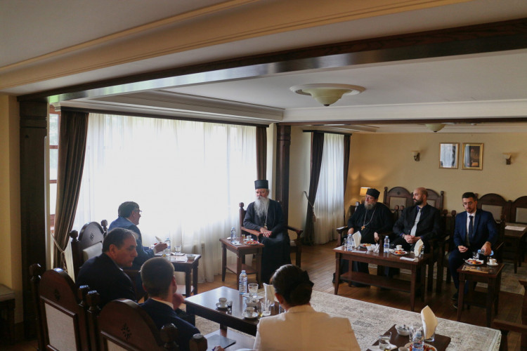 Sastanak Palmera i njegovih saradnika sa vladikom Teodosijem i igumanom Savom Janjićem Sastanak Palmera i njegovih saradnika sa vladikom Teodosijem i igumanom Savom Janjićem