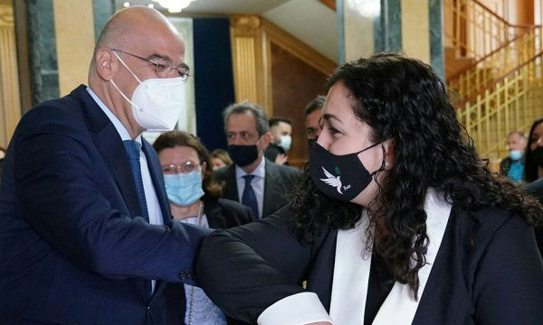 Grčki ministar spoljnih poslova i Vjosa Osmani Grčki ministar spoljnih poslova i Vjosa Osmani