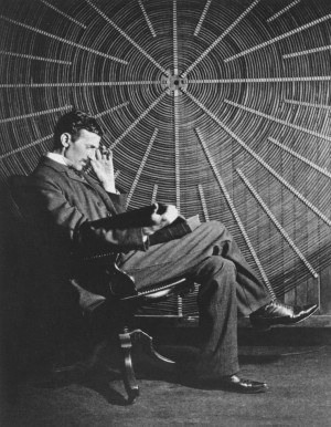 Nikola Tesla čita knjigu Ruđera Boškovića "Teorija prirodne filozofije