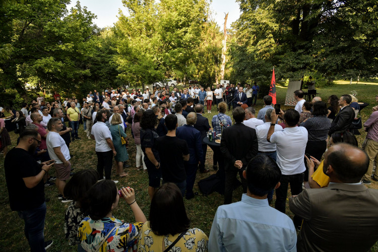 Aljbin Kurti sa građanima iz dijaspore Aljbin Kurti sa građanima iz dijaspore