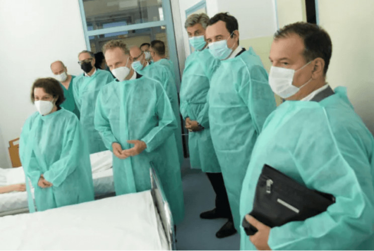 Aljbin Kurti u poseti povređenima Aljbin Kurti u poseti povređenima