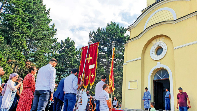 Na Petrovdan u Crkvi Svetih apostola Petra i Pavla u Istoku Na Petrovdan u Crkvi Svetih apostola Petra i Pavla u Istoku