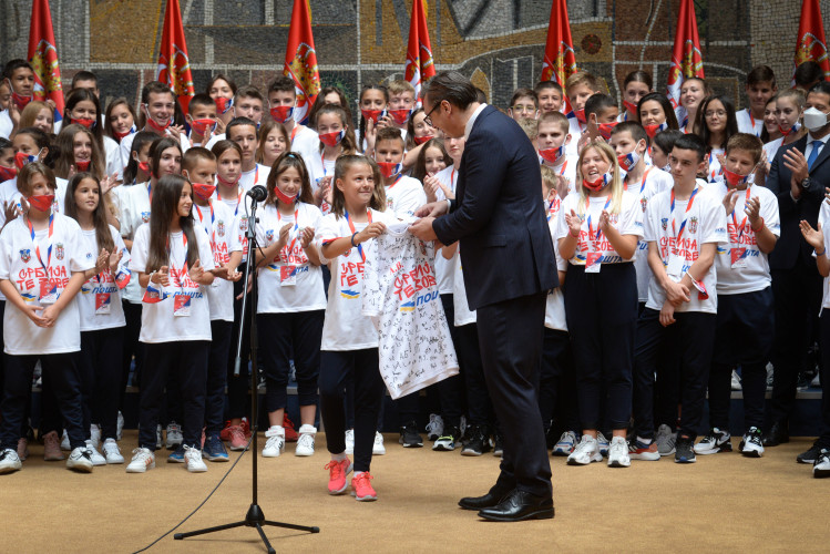 Vučić sa mladim sportisima, učesnicima kampa Srbija te zove 2021
