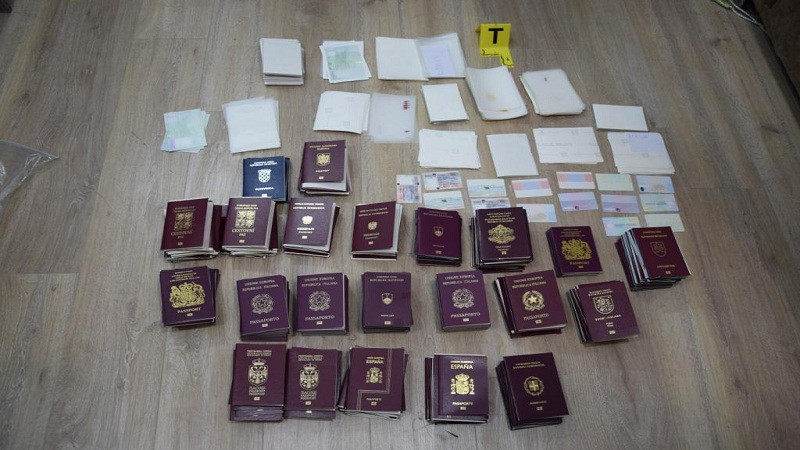 Europol akcija suzbijanja distribucije lažnih dokumenata i migranata  