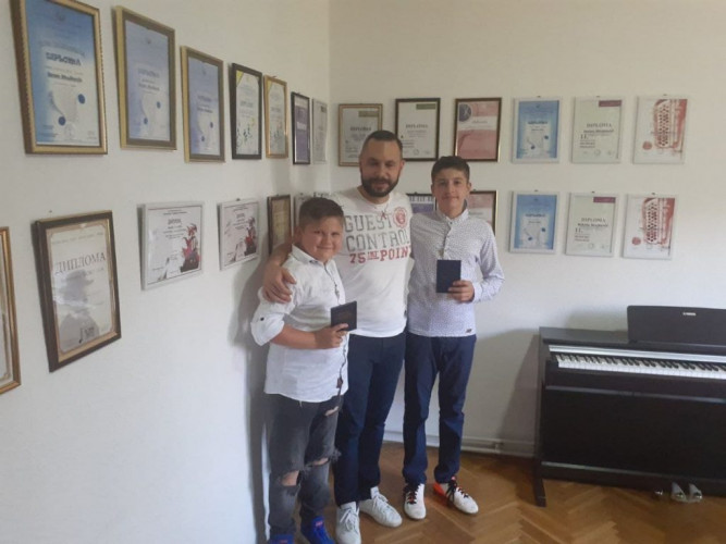 Braća Stojković sa profesorom Ljubomirom Đorđevićem Braća Stojković sa profesorom Ljubomirom Đorđevićem