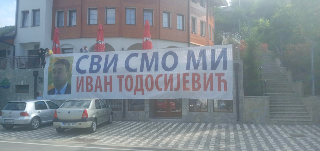 Građani Banjske pružili podršku Ivanu Todosijeviću