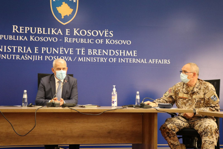Đeljalj Svečlja i predstavnici NATO-a Đeljalj Svečlja i predstavnici NATO-a
