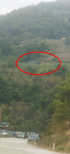 Brnjak - Oklopno vozilo Rosu u selu Banje