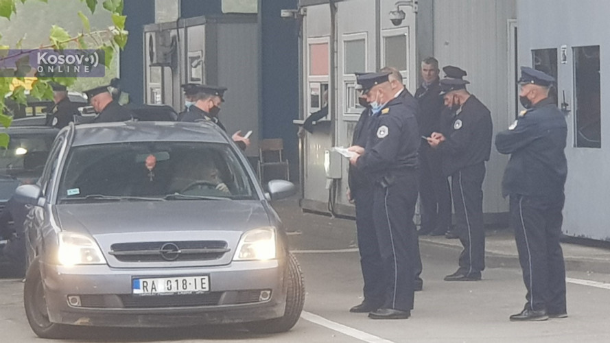 Jarinje, nalepnice po sporazumu iz Brisela Jarinje, nalepnice po sporazumu iz Brisela