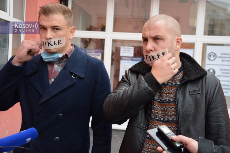 Lokalni izbori - stikeri kao znak protesta zbog ugrožavanja ljudskih prava