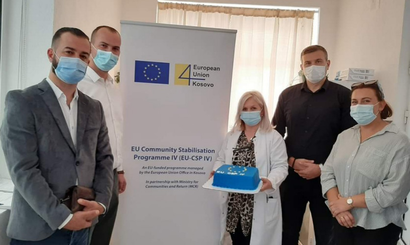 Predstavnici IOM i opštine Kosovska Kamenica sa čelnicima ambulante