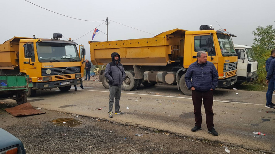 Okupljeni narod na Jarinju