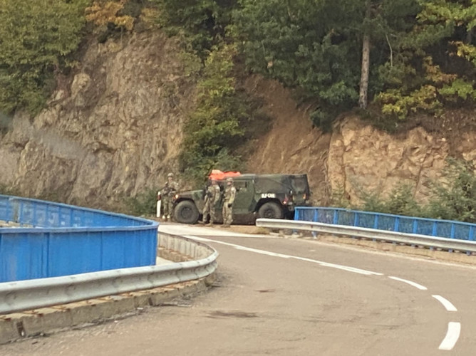 Pripadnici Kfora na Brnjaku