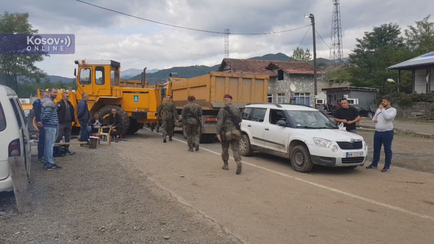 Pripadnici Kfora u patroli na Jarinju 