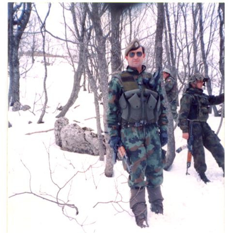 Zamenik komandanta 53. graničnog bataljona Dimčevski sa graničarima