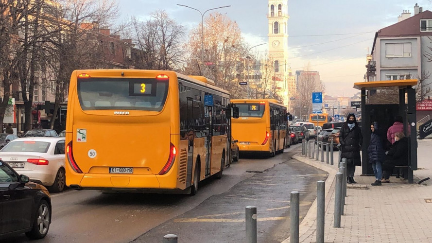 Gužva u saobraćaju na ulicama u Prištini Gužva u saobraćaju na ulicama u Prištini