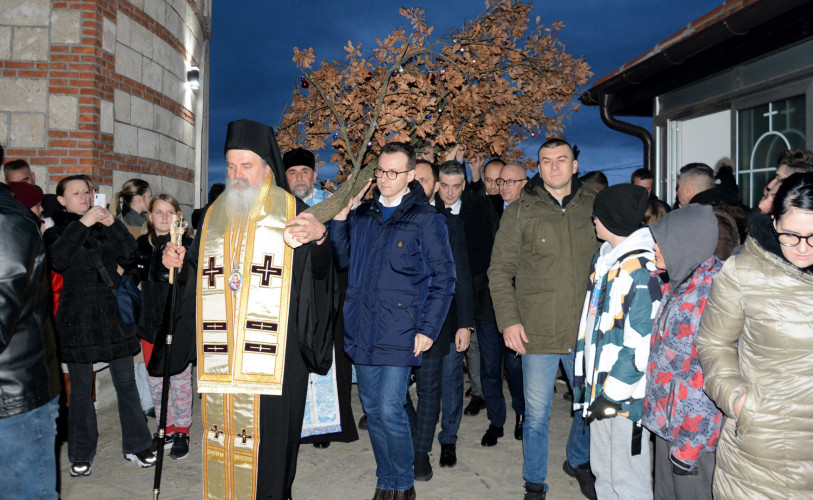 Badnje veče, Petković na paljenju badnjaka u hramu Svetog Dimitrija