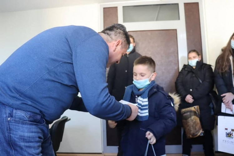 Stipendije za petoro dece Stipendije za petoro dece