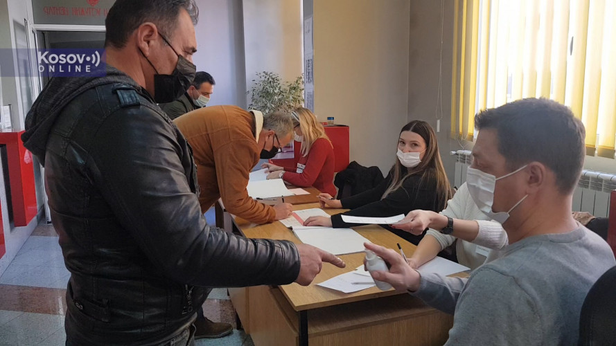 Srbi sa Kosova glasaju u Raški Srbi sa Kosova glasaju u Raški