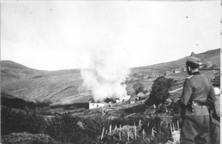 Nemci i Albanci pale selo Borčane, jul 1941. Nemci i Albanci pale selo Borčane, jul 1941.