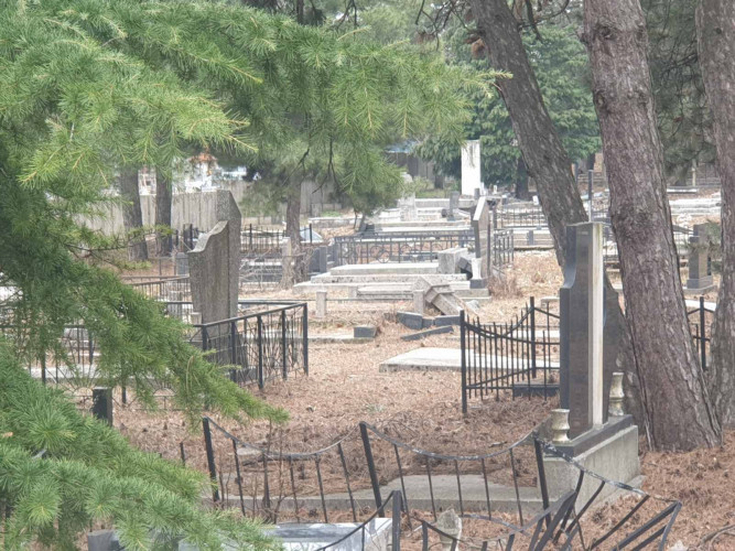 Srpsko groblje u Peći