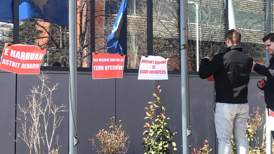 Protest omladine Demokratske partije Kosova Protest omladine Demokratske partije Kosova