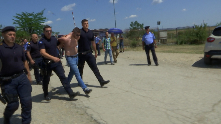 Hapsenje Srbina na Gazimestanu Hapsenje Srbina na Gazimestanu