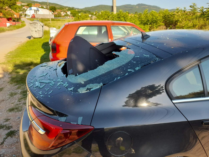 Razbijen automobil Davora Petkovića