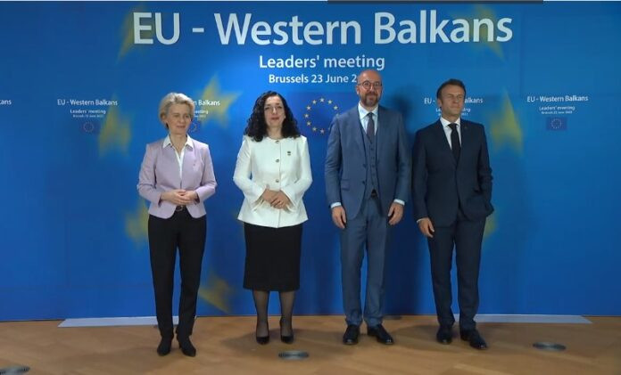 Vjosa Osmani na Samitu EU, Makron sa rukom u džepu