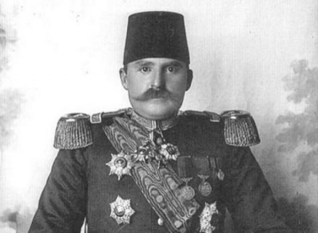 Esad-paša Toptani (1863-1920) Esad-paša Toptani (1863-1920)