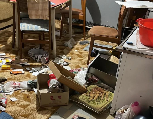 Napadači su demolirali stan u potrazi za novcem