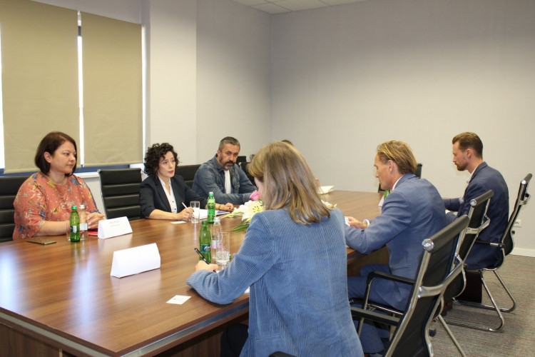 Adrijana Hodžić i ambasador Švajcarske Adrijana Hodžić i ambasador Švajcarske