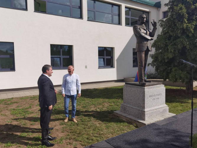 Selaković na otkrivanju spomenika Milanu Rakiću u Mionici.jpg 
