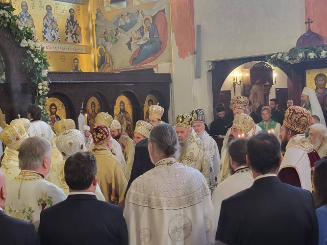 Ustoličenje episkopa Justina u Sabornom hramu Svetog Save u Parizu Ustoličenje episkopa Justina u Sabornom hramu Svetog Save u Parizu