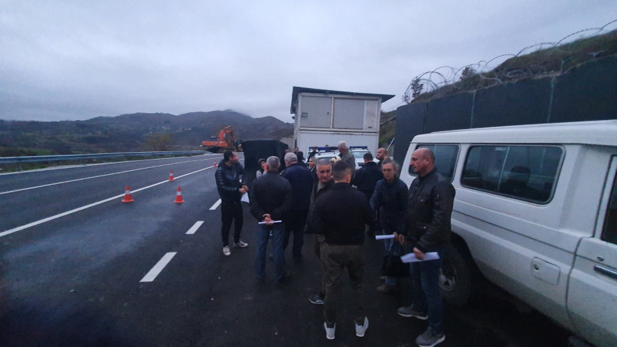 Jarinje, srpski policajci napuštaju službu