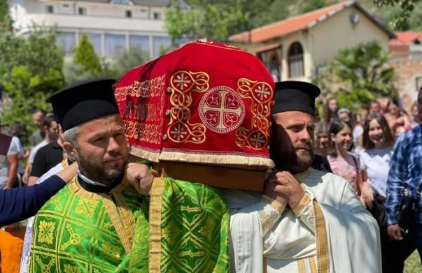 Kivot sa Moštima Svetog Jovana Vladimira Kivot sa Moštima Svetog Jovana Vladimira